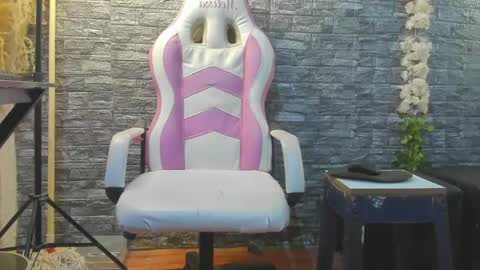 LINA SANCHEZ online show from May 2, 9:18 pm