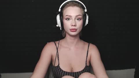 linacute52 online show from November 13, 7:13 pm