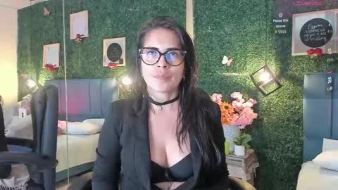 Snapshot of linagh chatting on September 30, 11:38 am Lina online show from September 30, 11:38 am