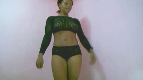 linah1123 online show from April 6, 6:36 am