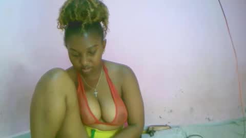 Snapshot of linah1123 chatting on October 19, 11:01 am linah1123 online show from October 19, 11:01 am