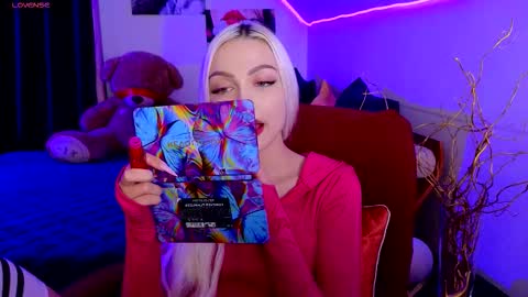 I am Lina online show from October 22, 3:17 pm