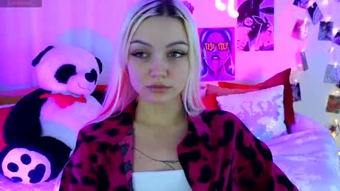 I am Lina online show from November 18, 2:40 pm