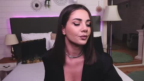 LinaReese online show from November 6, 5:24 am