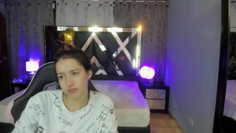  Linda  online show from June 14, 1:33 pm