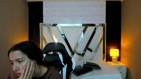  Linda  online show from October 26, 1:06 pm