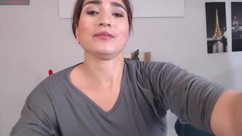 Maria Paula online show from February 15, 1:10 pm