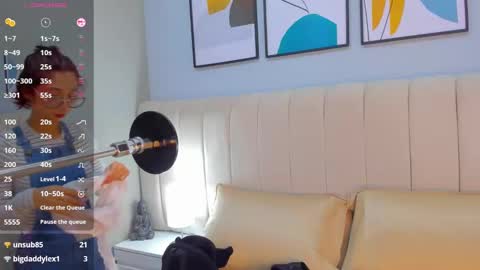 linda_sofi__ online show from March 6, 12:30 pm