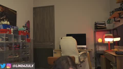 Snapshot of lindabluee chatting on October 21, 2:10 pm Nia online show from October 21, 2:10 pm
