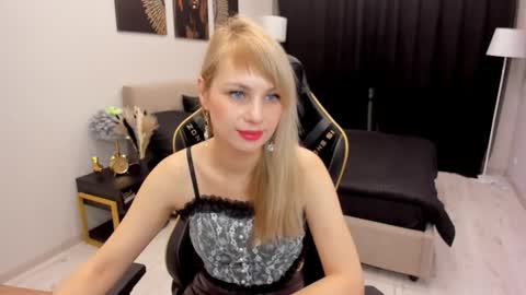 Snapshot of lindasandy chatting on October 12, 6:16 am lindasandy online show from October 12, 6:16 am