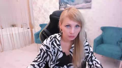 Snapshot of lindasandy chatting on September 15, 8:00 am lindasandy online show from September 15, 8:00 am
