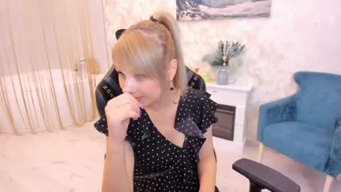 Snapshot of lindasandy chatting on October 1, 6:51 am lindasandy online show from October 1, 6:51 am