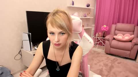 Snapshot of lindasandy chatting on October 21, 9:24 am lindasandy online show from October 21, 9:24 am