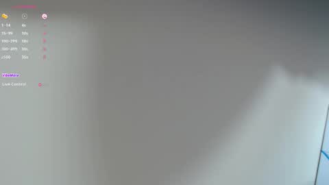 Snapshot of lindsay_sweet24 chatting on October 1, 9:03 am ana online show from October 1, 9:03 am