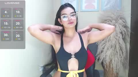 Snapshot of lindsay_sweet24 chatting on January 15, 6:43 am ana online show from January 15, 6:43 am