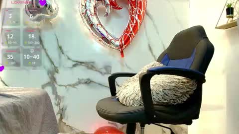  Lindsey  online show from February 16, 11:43 am