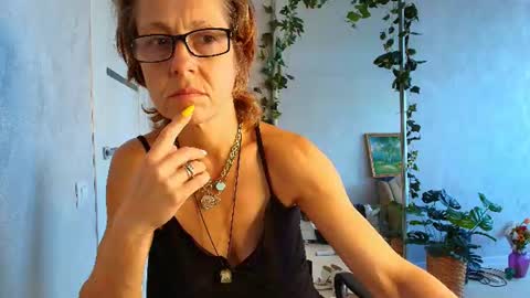 Liora Weiss online show from July 31, 10:27 am