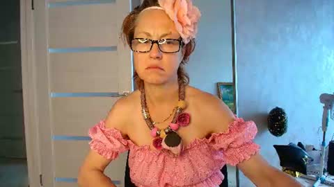 Liora Weiss online show from June 9, 9:09 am