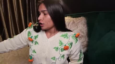 Snapshot of lireesa chatting on December 27, 5:09 am Lire online show from December 27, 5:09 am