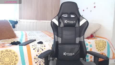 faisury online show from December 5, 5:58 pm