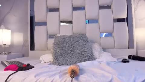 lisa_sweetas online show from June 19, 8:01 pm