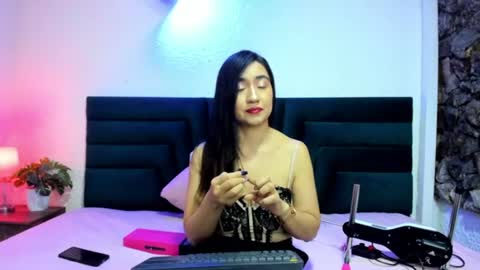 lisa white  online show from August 2, 9:07 pm