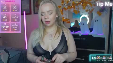 Snapshot of lisacandy1 chatting on October 31, 8:07 am Lisa online show from October 31, 8:07 am