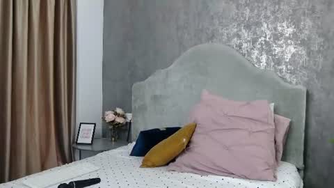 lisacroft online show from June 14, 5:52 am