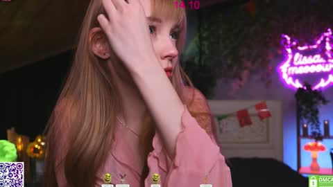 Snapshot of lissa_meooow chatting on October 15, 5:32 am your Liza again. Next stream Dec. 1 at 2 or 3 GMT online show from October 15, 5:32 am