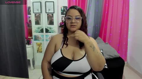 Snapshot of lissavillalobos chatting on October 22, 9:53 pm lissa online show from October 22, 9:53 pm