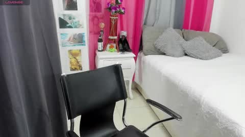 Snapshot of lissavillalobos chatting on February 17, 7:55 pm lissa online show from February 17, 7:55 pm