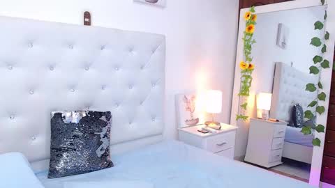 Snapshot of litleslut_ chatting on February 12, 1:27 pm litleslut_ online show from February 12, 1:27 pm