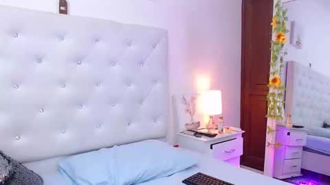 Snapshot of litleslut_ chatting on February 19, 2:12 pm litleslut_ online show from February 19, 2:12 pm