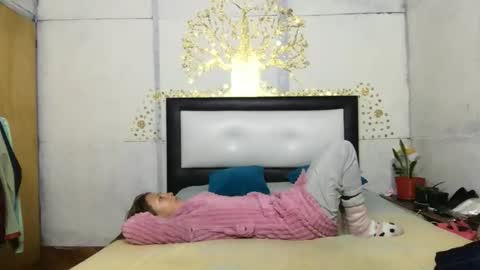 Diablita online show from November 24, 9:33 am