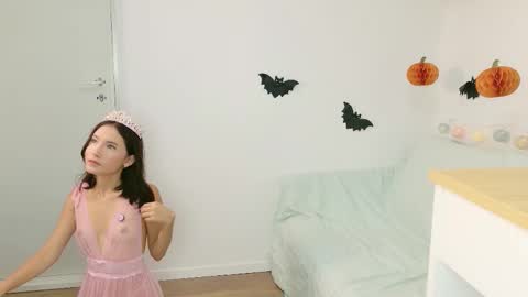 Snapshot of little_effy18_ chatting on October 14, 11:18 pm Little Effy online show from October 14, 11:18 pm