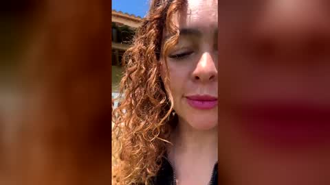 Izzi online show from May 5, 6:11 pm