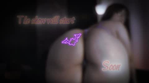 Maeve  online show from October 11, 9:50 pm