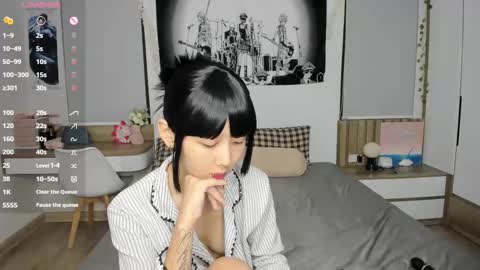 Yena and Gabby online show from March 6, 3:18 pm