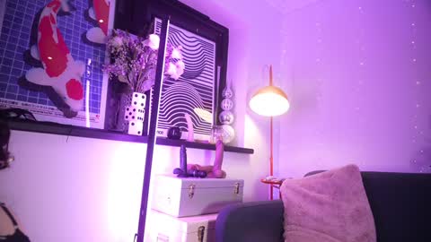 Emily Hill online show from January 10, 9:30 pm