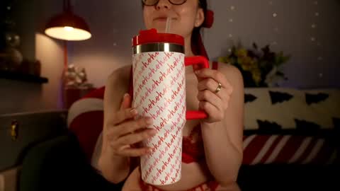 Emily Hill online show from December 3, 9:17 pm