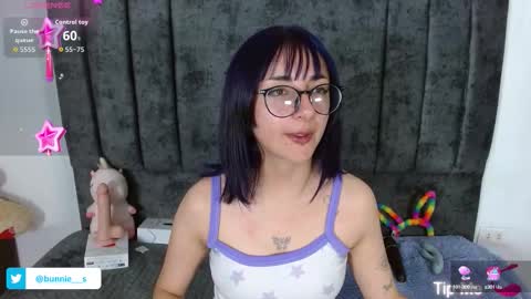 Snapshot of littlee__bunny chatting on October 1, 10:42 am your little bunny online show from October 1, 10:42 am