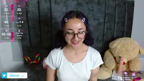 Snapshot of littlee__bunny chatting on September 17, 12:47 pm your little bunny online show from September 17, 12:47 pm