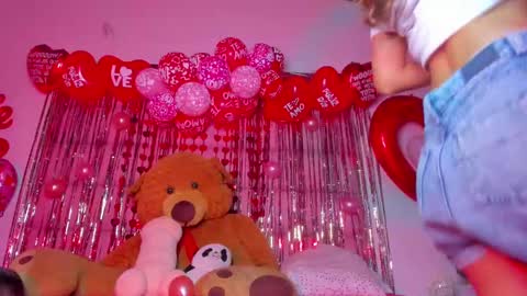 littlee_emma_ online show from February 16, 3:05 am