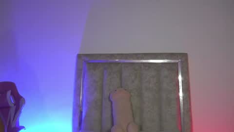 littlee_emma_ online show from August 3, 11:54 pm