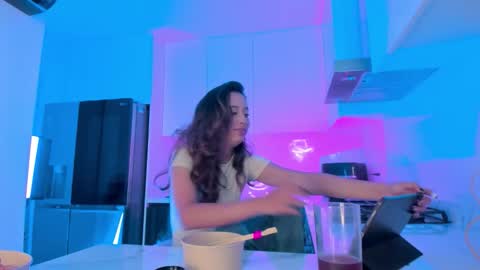 littlee_emma_ online show from December 20, 3:43 am