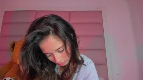 littlee_emma_ online show from December 14, 3:12 am