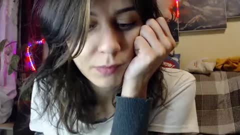 littlehappines online show from February 10, 8:31 pm