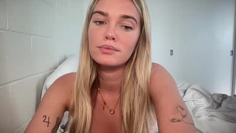 Marciabrady online show from February 14, 2:07 am