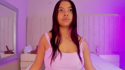 im olivia IG littleolivia01 online show from December 3, 12:40 pm