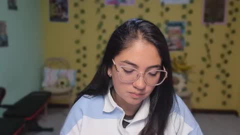 Mia  online show from May 11, 1:51 am